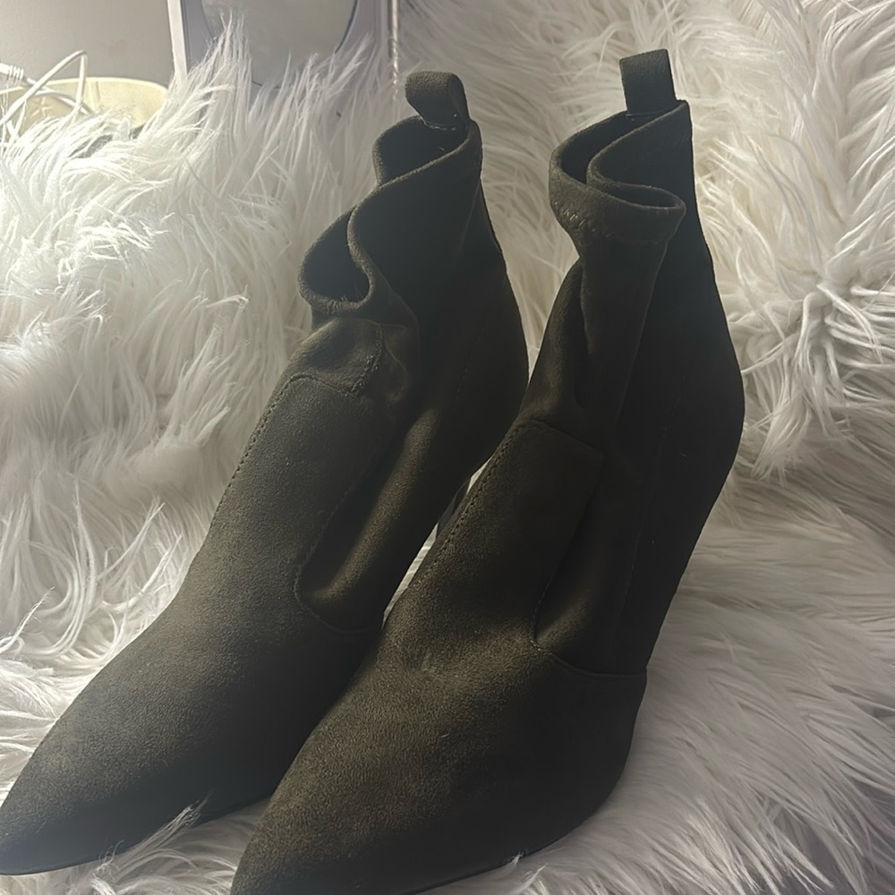 Ankle suede Guess Boots barely worn